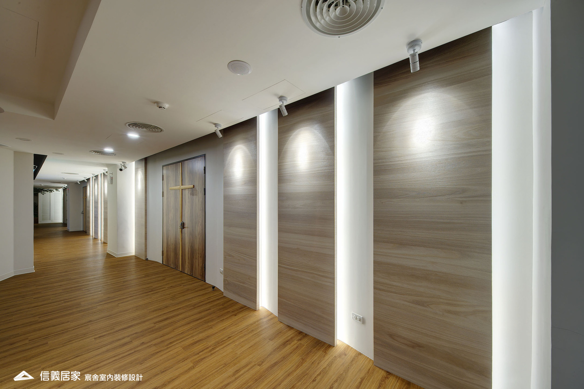 7.公共空間_軌道燈_吸頂燈_壁紙