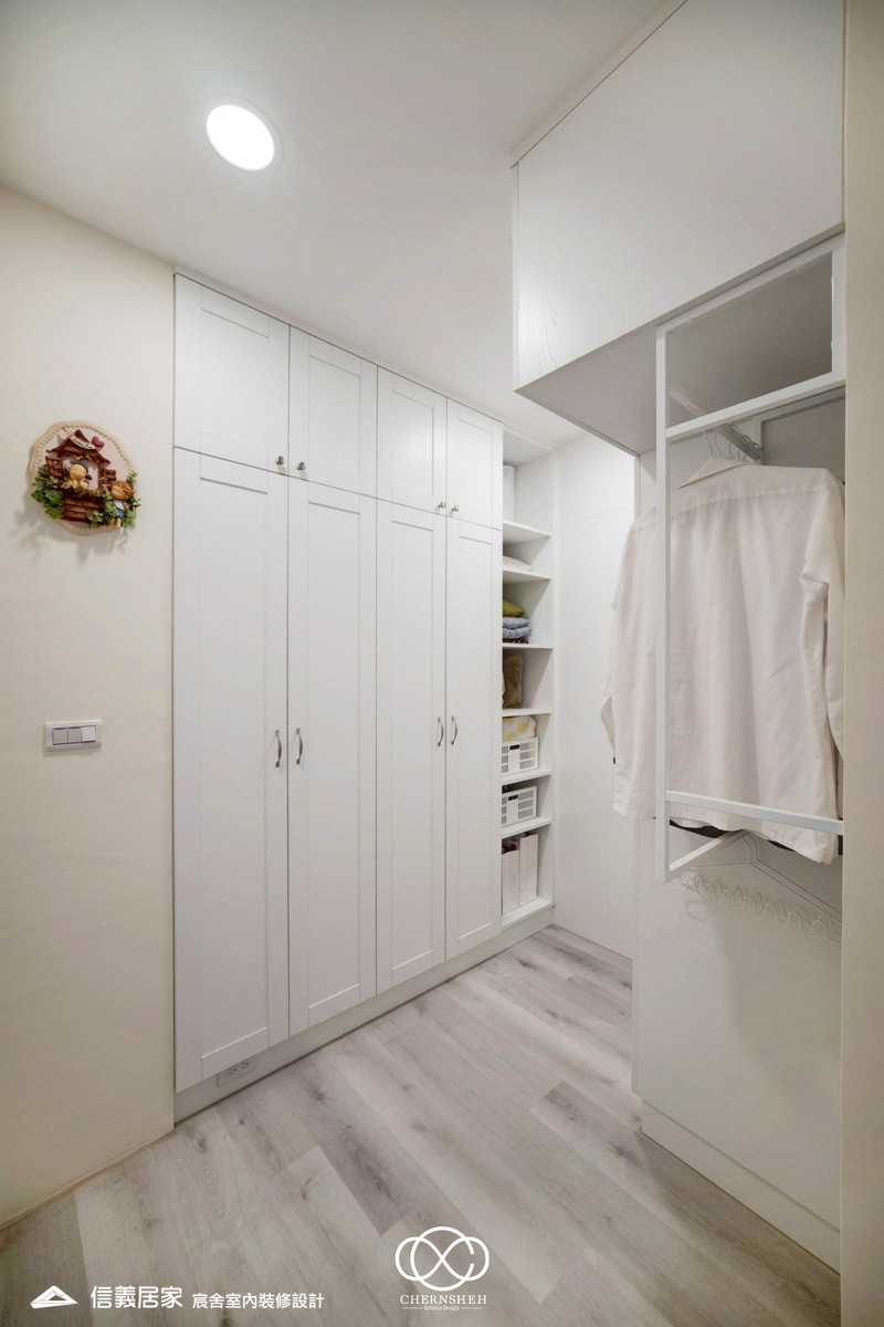10.更衣室_古典風_系統櫃_百葉窗_白色_米色_奶茶色_2房