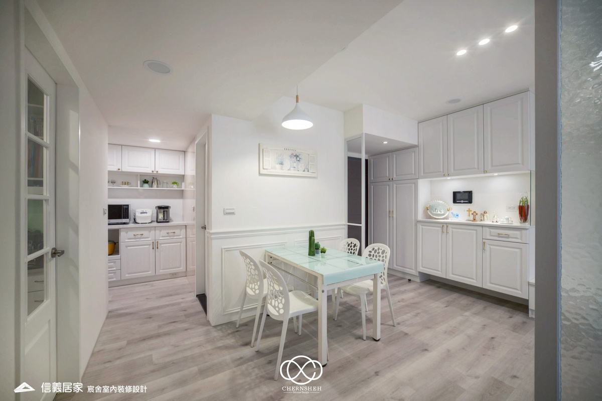 2.客廳_古典風_系統櫃_百葉窗_白色_米色_奶茶色_2房