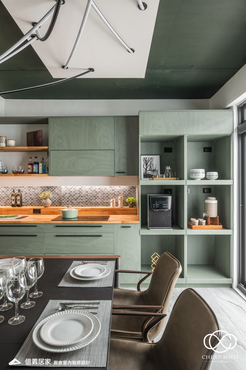 14.客廳_廚房_中島_特殊塗料_系統櫃_電器櫃_鐵件_綠色_黑白_翻新