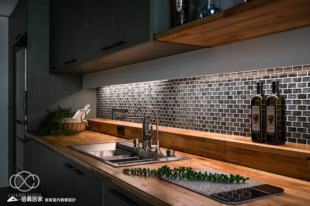 21.客廳_廚房_中島_特殊塗料_系統櫃_電器櫃_鐵件_綠色_黑白_翻新