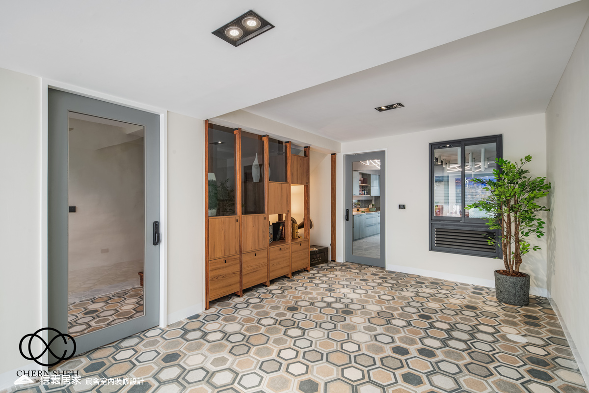 25.玄關_系統櫃_花磚_翻新