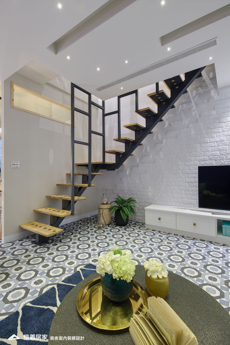 06.客廳_樓梯_鄉村風_系統櫃_特殊塗料_文化磚_花磚_鐵件_中島_白色_紫色_翻新