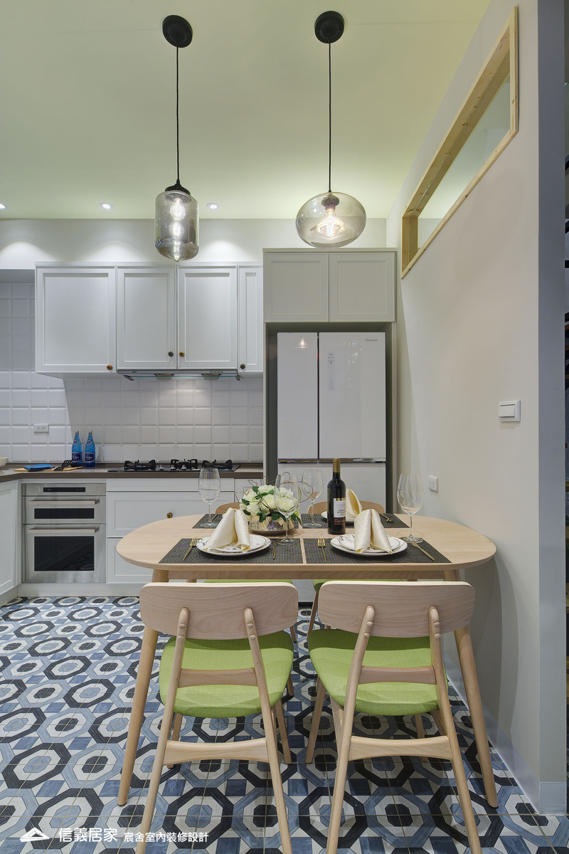 09.廚房_樓梯_鄉村風_系統櫃_特殊塗料_文化磚_花磚_鐵件_中島_白色_紫色_翻新