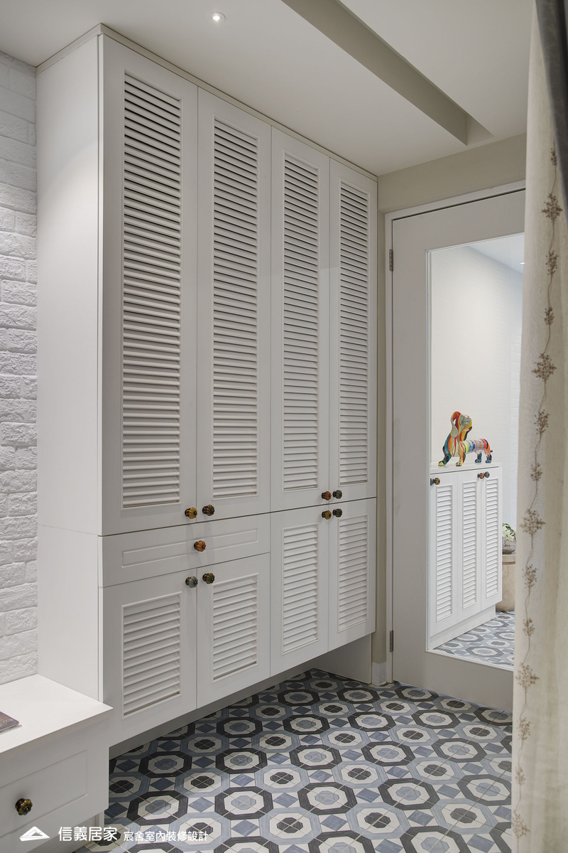26.玄關_鄉村風_系統櫃_花磚_中島_白色_翻新