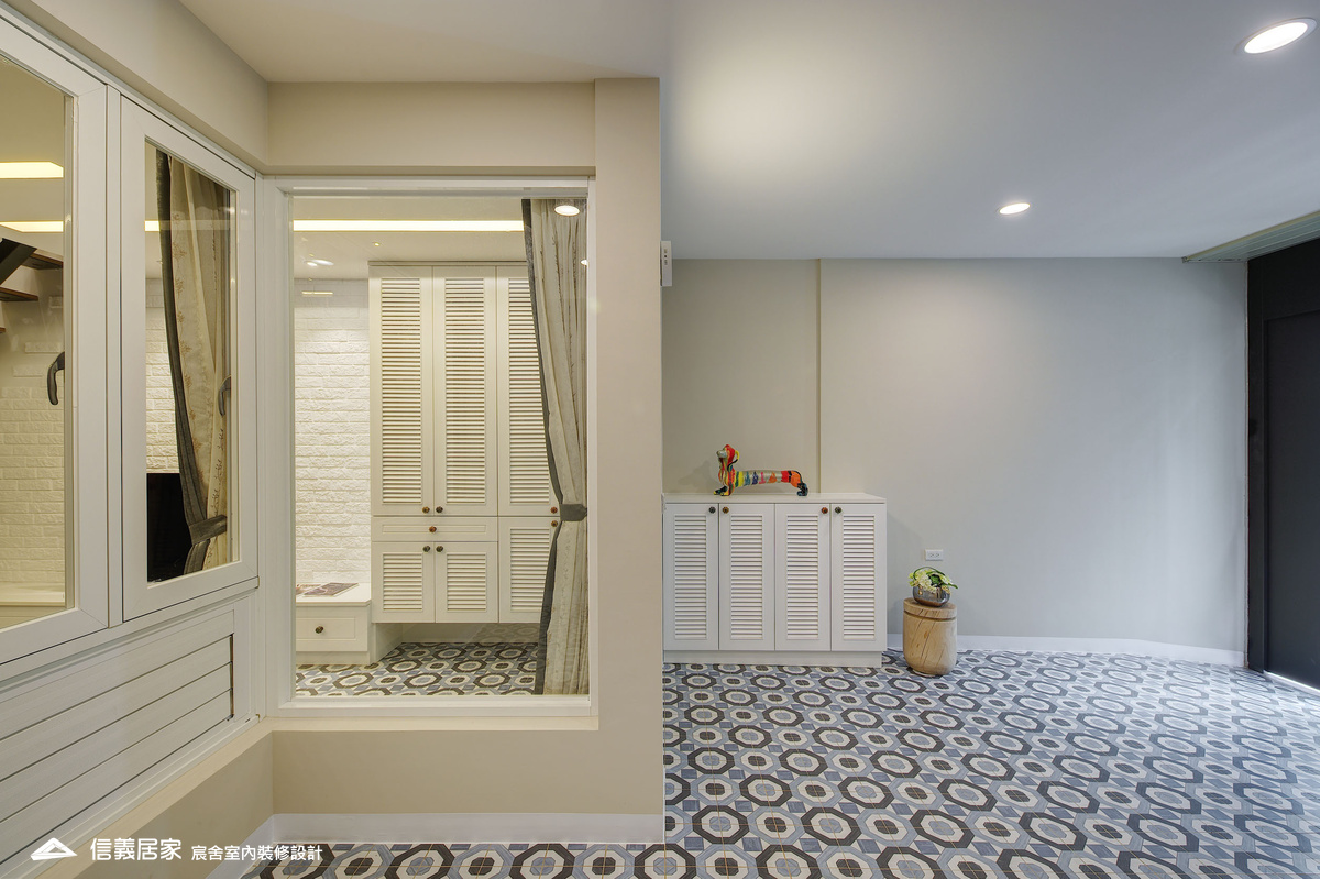 32.玄關_鄉村風_系統櫃_花磚_中島_白色_翻新