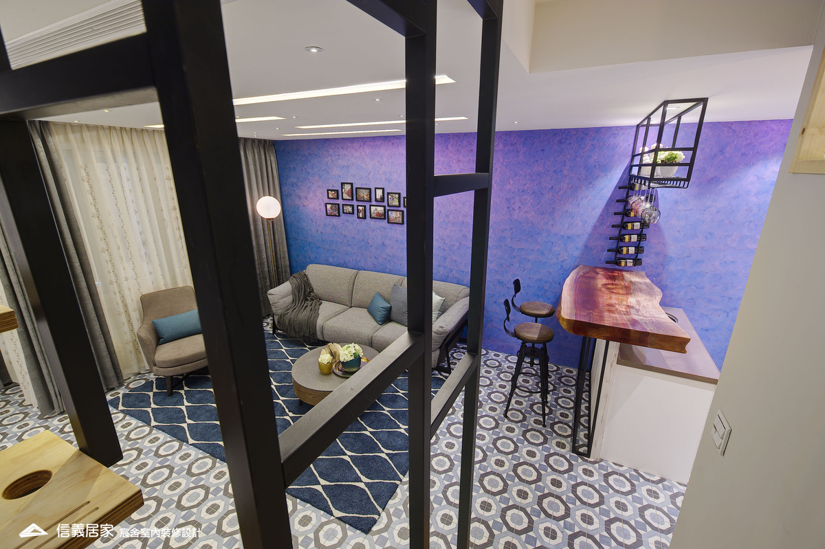 33.客廳_樓梯_鄉村風_系統櫃_特殊塗料_文化磚_花磚_鐵件_中島_白色_紫色_翻新