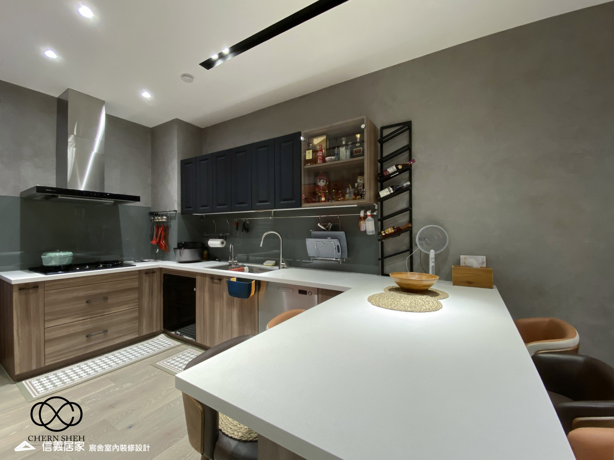 06.廚房_客廳_鄉村風_系統櫃_文化磚_特殊塗料_白色_灰色_翻新