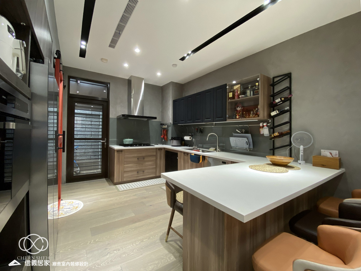 08.廚房_客廳_鄉村風_系統櫃_文化磚_特殊塗料_白色_灰色_翻新
