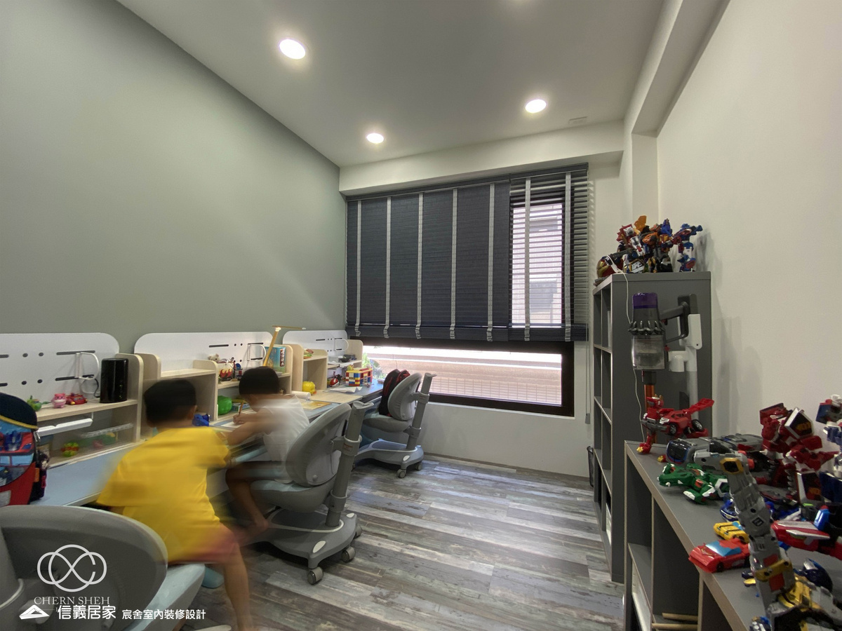 16.書房_鄉村風_系統櫃_百葉窗_特殊塗料_白色_灰色_翻新