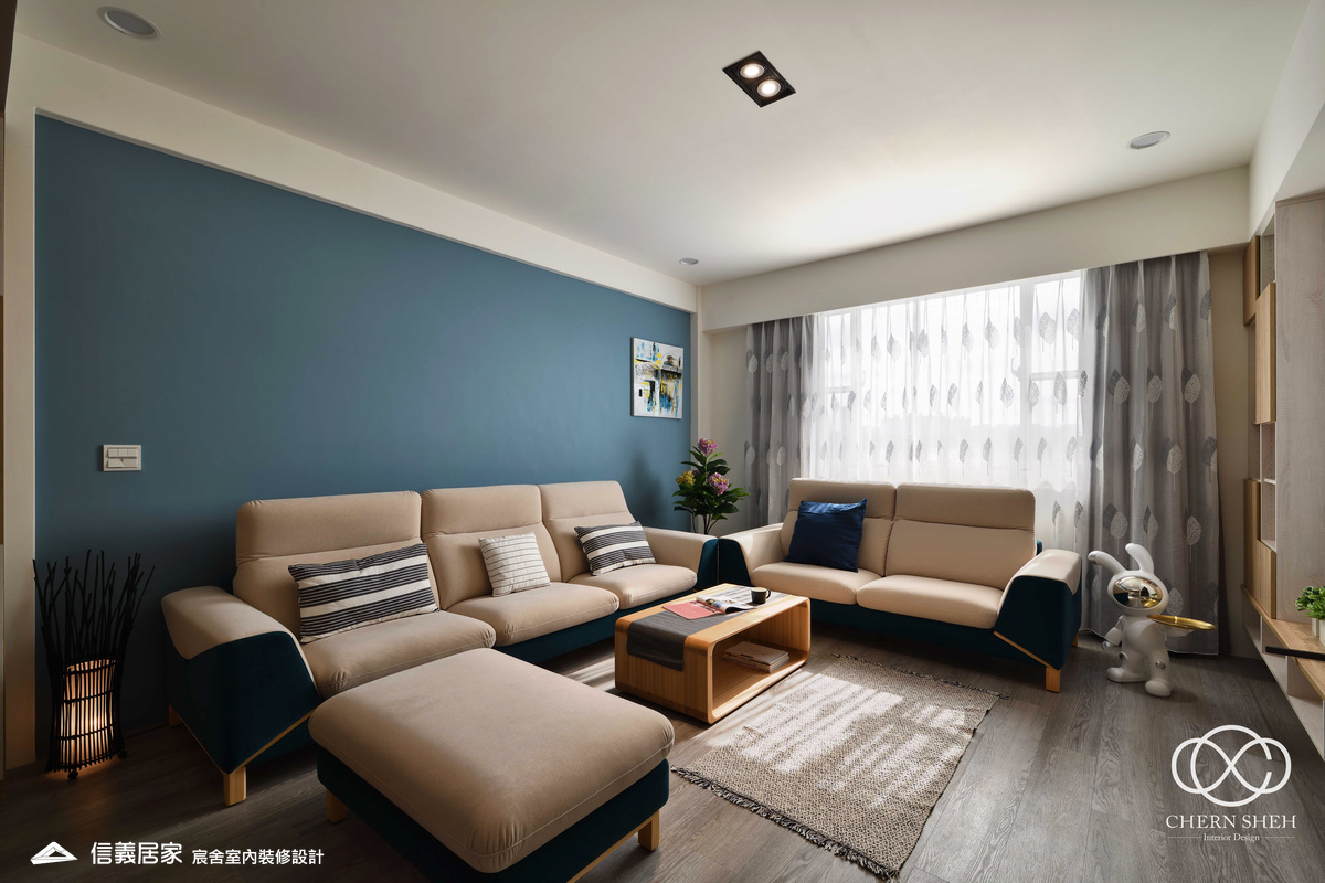 02.客廳_北歐風_系統櫃_餐桌_格柵_木地板_白色_藍色_樓梯