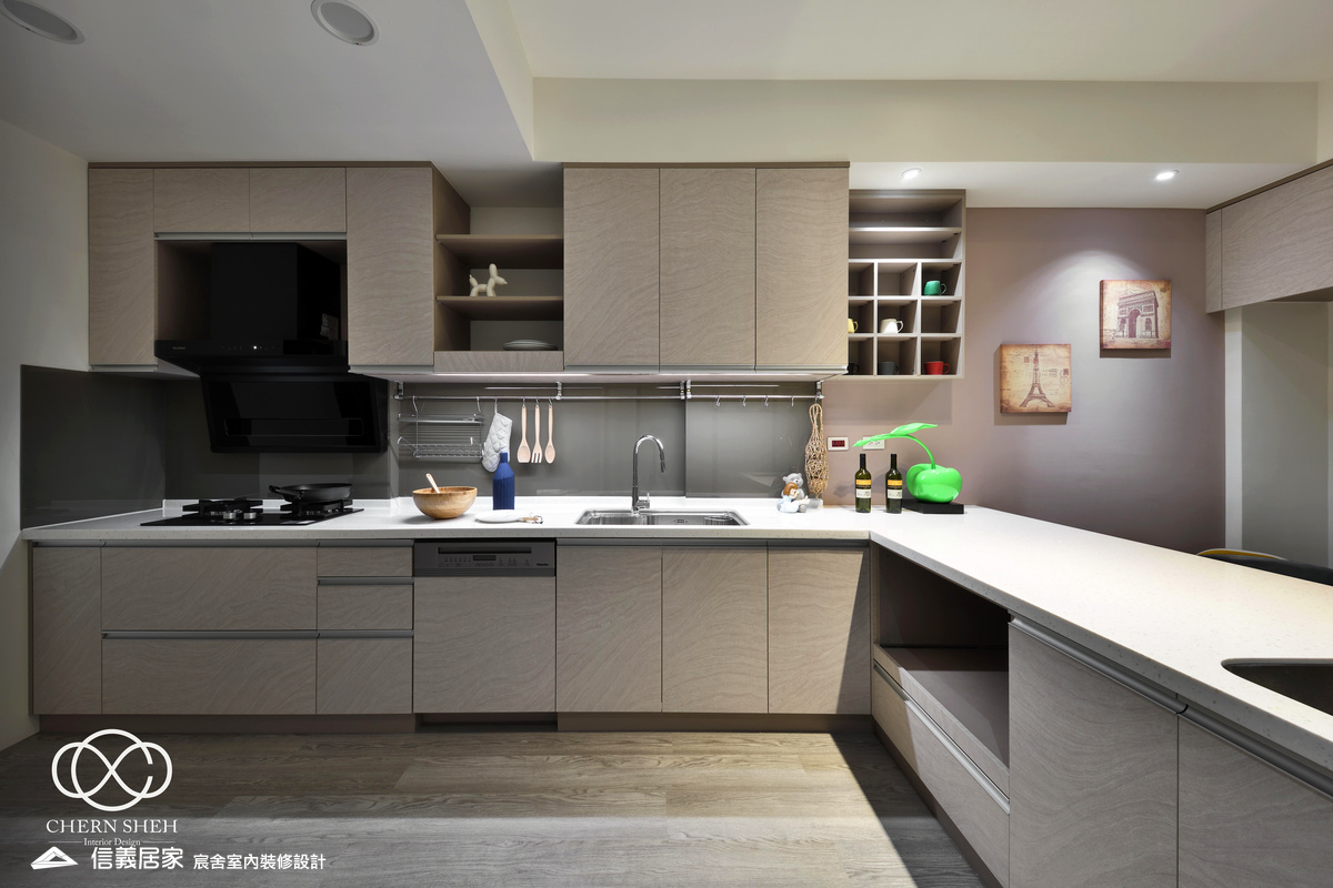 11.廚房_北歐風_系統櫃_餐桌_格柵_木地板_白色_藍色_樓梯