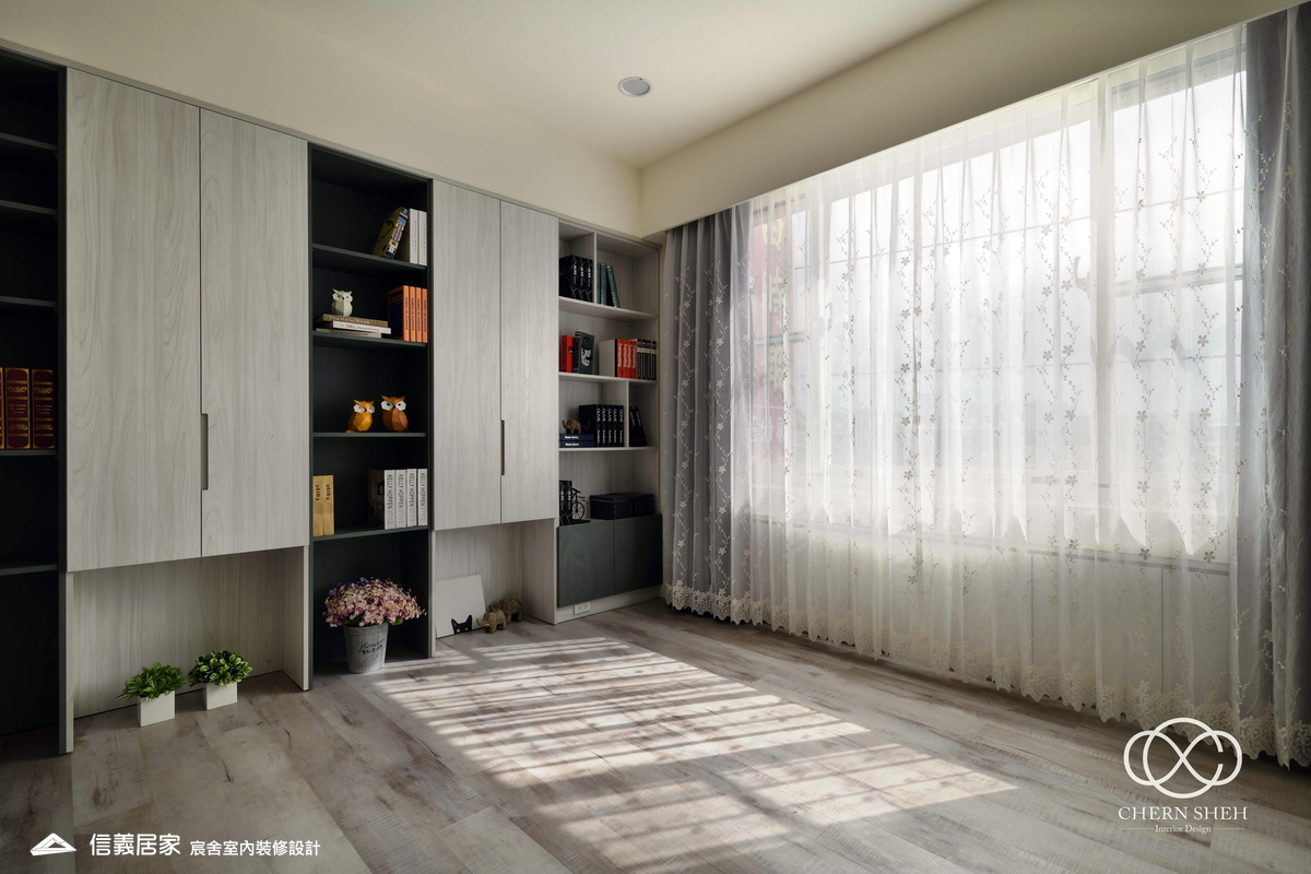 14.書房_北歐風_系統櫃_格柵_木地板_白色_藍色_樓梯