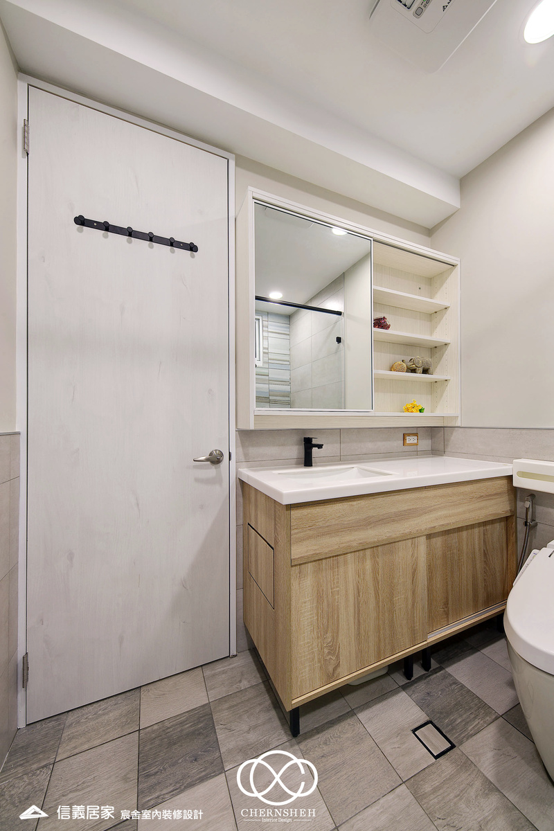 21.衛浴_系統櫃_鐵件_白色_原木色_翻新