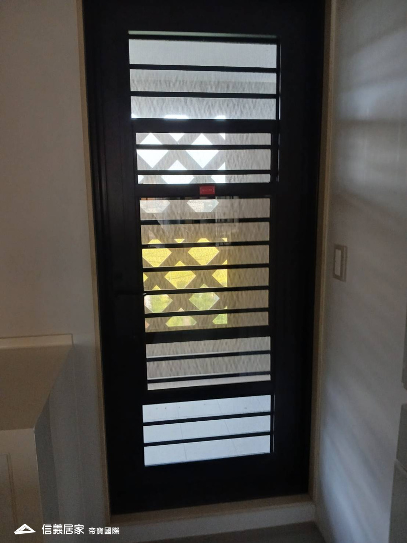 竹北三合一門 (室內視角)