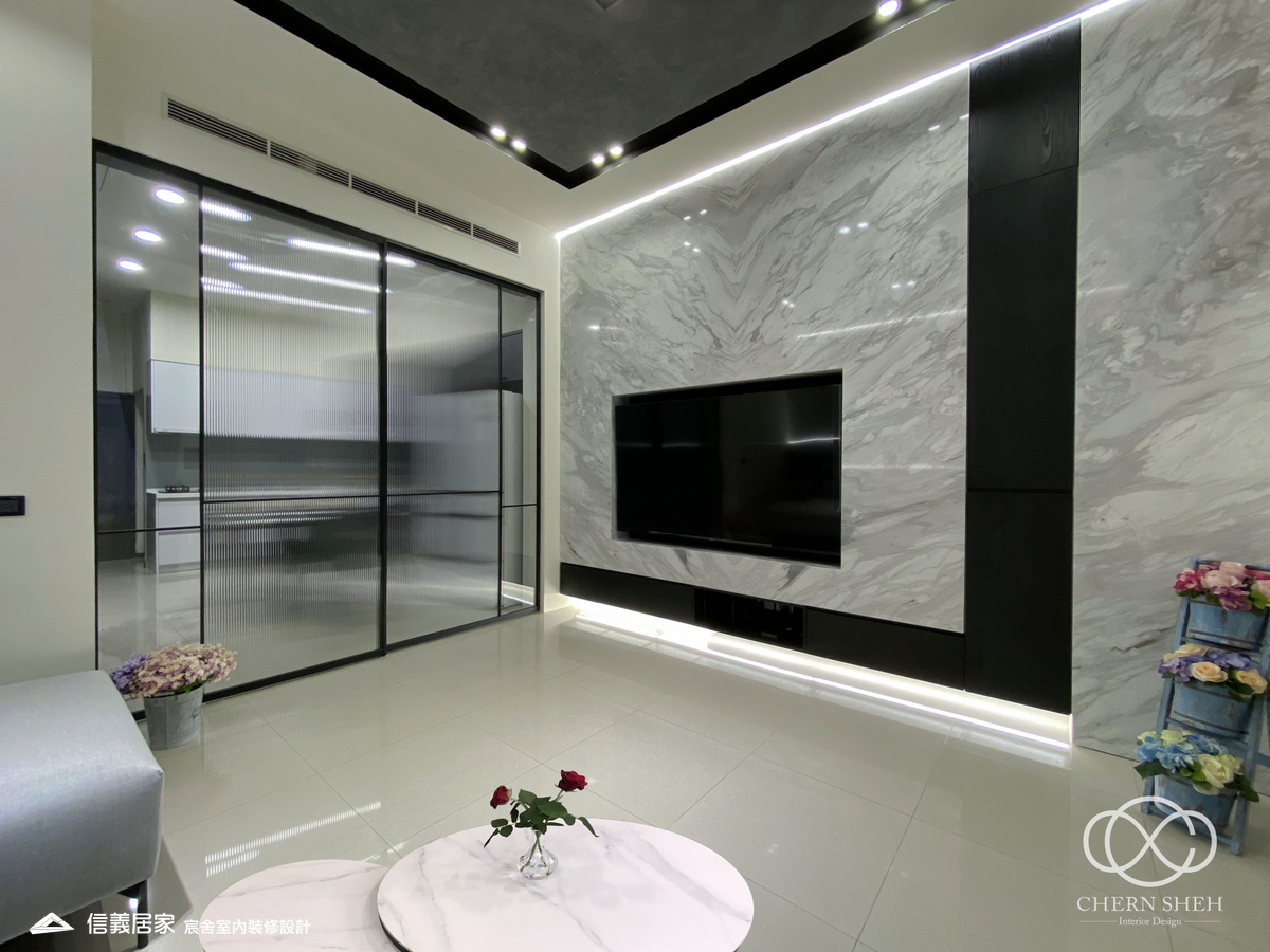 03.玄關_客廳_大理石_大理石電視牆_灰色_玻璃推拉門_輕奢風