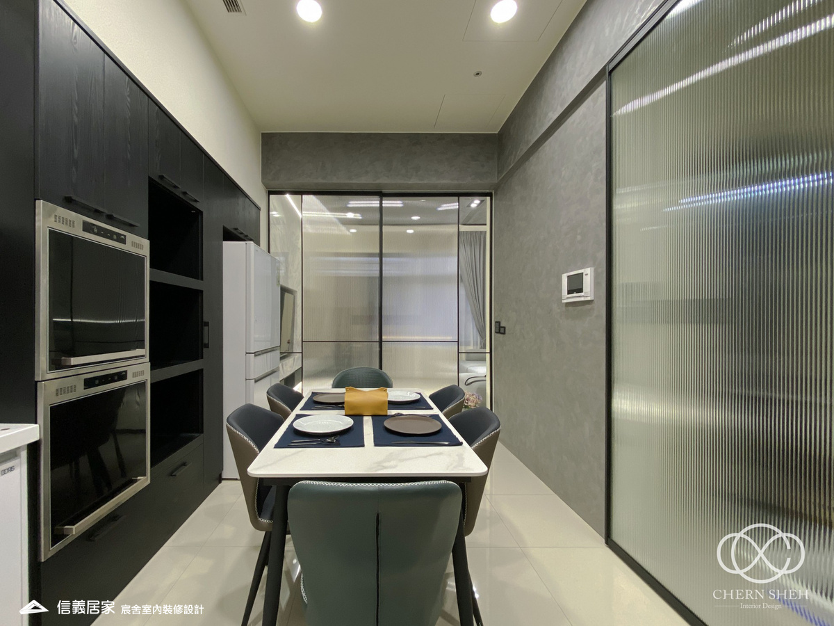 06.餐廳_大理石_大理石電視牆_灰色_玻璃推拉門_輕奢風