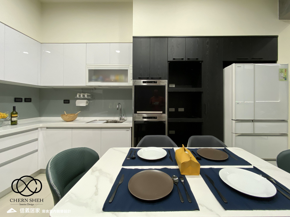 09.餐廳_大理石_大理石電視牆_灰色_玻璃推拉門_輕奢風