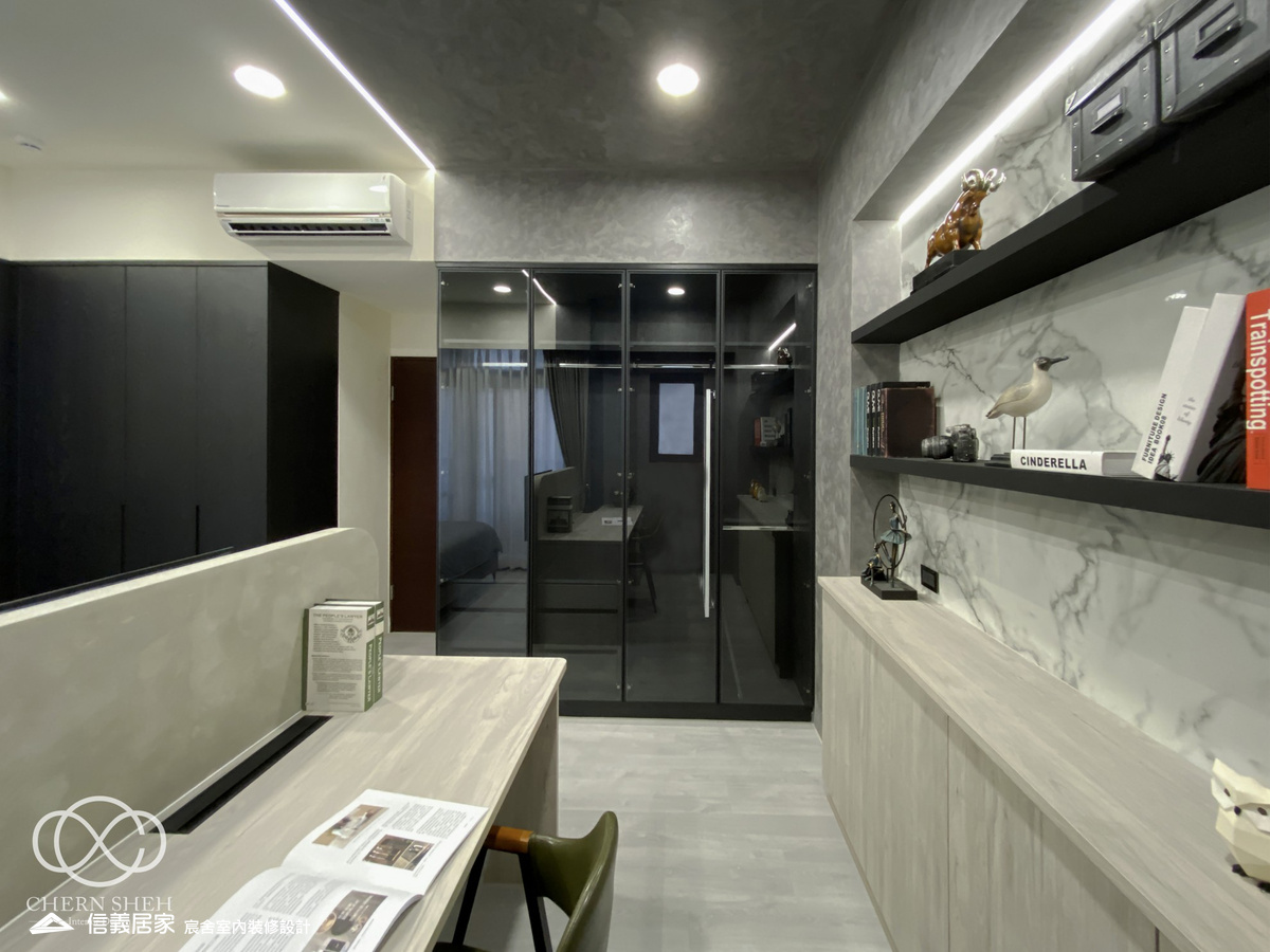 18.臥室_書房_系統櫃_灰色_黑色_特殊漆_玻璃推拉門_輕奢風